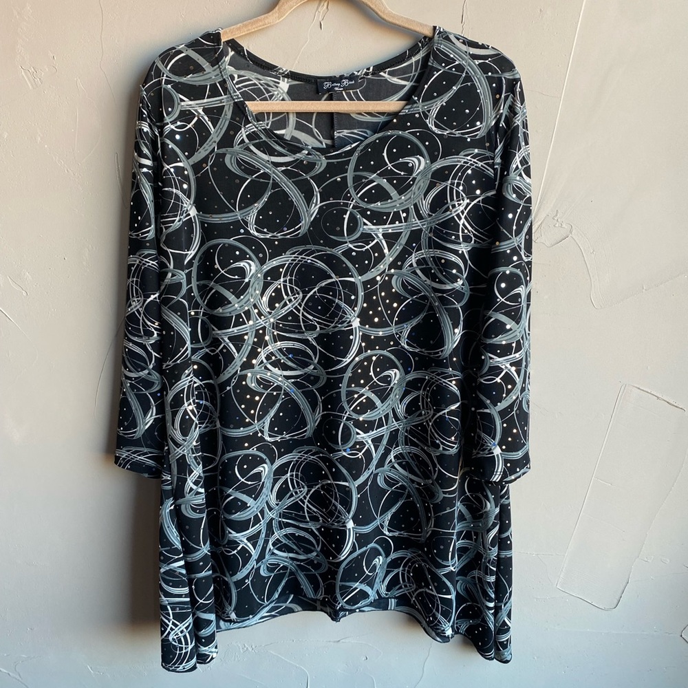 Brittany Black Woman Sparkling Top w/Black,Grays & Silver shiny dots. Size 2X